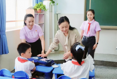 <b>做为安徽省首批课程实施示</b>